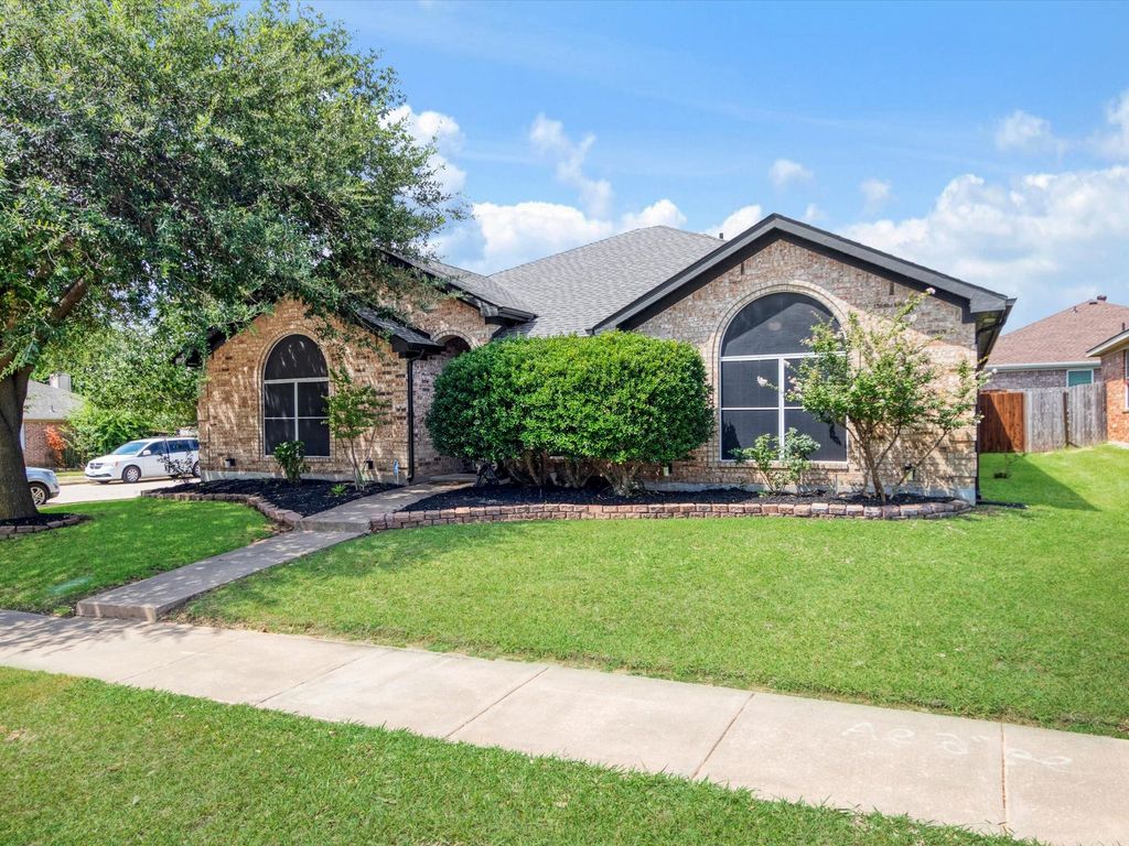 8002 Blue Duck Trail, Arlington, TX 76002