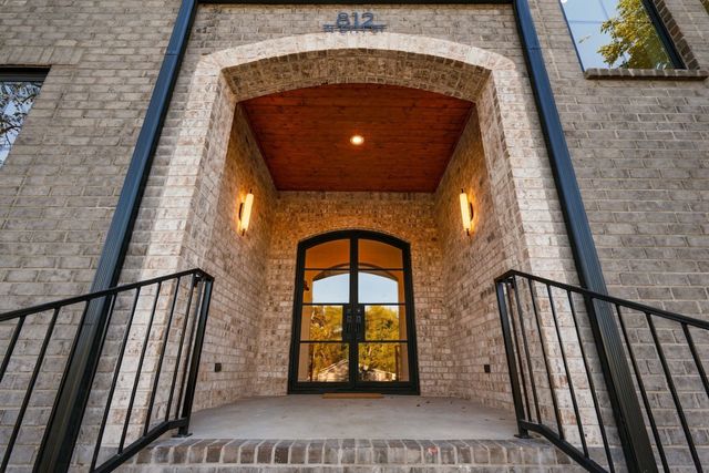812 N 6th St, Nashville, TN 37207
