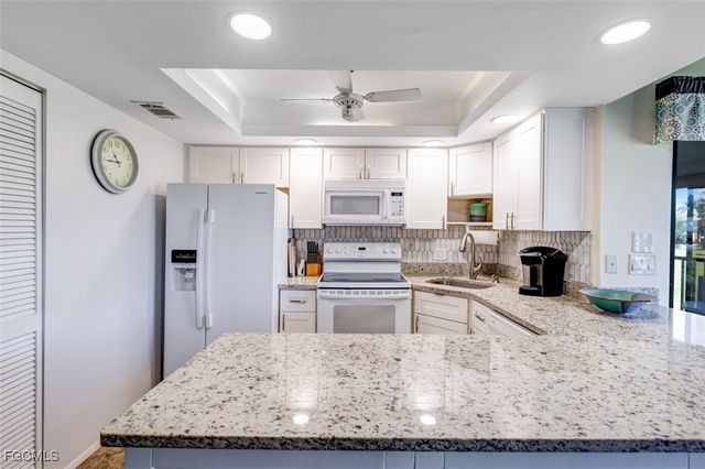 5710 Trailwinds DR 525, Fort Myers, FL 33907