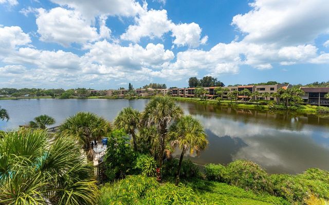 5369 LAKE ARROWHEAD TRAIL 17A, Sarasota, FL 34231