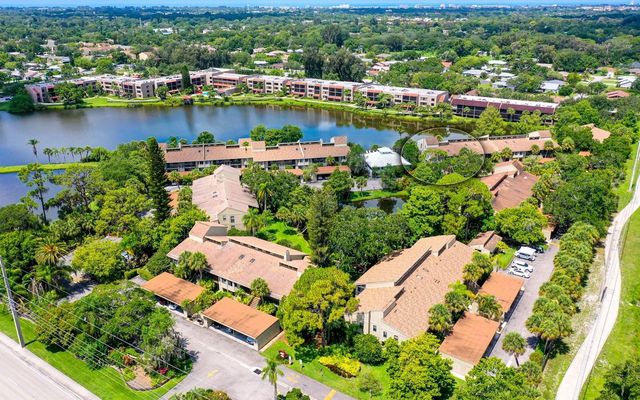 5369 LAKE ARROWHEAD TRAIL 17A, Sarasota, FL 34231