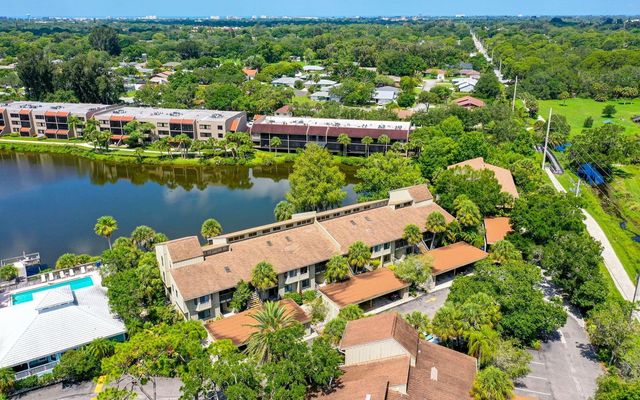 5369 LAKE ARROWHEAD TRAIL 17A, Sarasota, FL 34231
