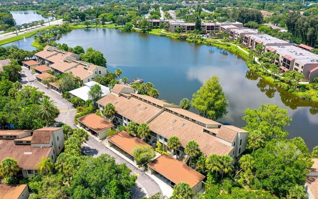 5369 LAKE ARROWHEAD TRAIL 17A, Sarasota, FL 34231