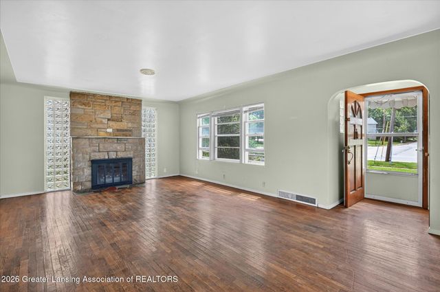 400 W Jefferson Street, Grand Ledge, MI 48837