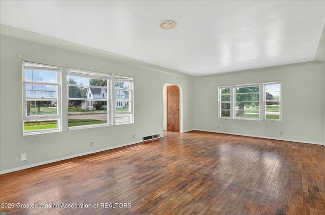 400 W Jefferson Street, Grand Ledge, MI 48837