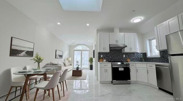 107-47 49th Ave, Corona, NY 11368