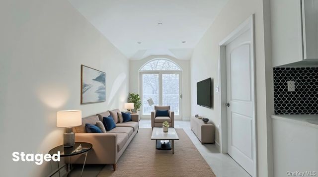 107-47 49th Ave, Corona, NY 11368