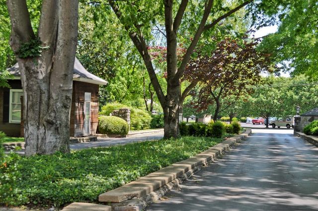 5025 Hillsboro Pike Apt 23T, Nashville, TN 37215