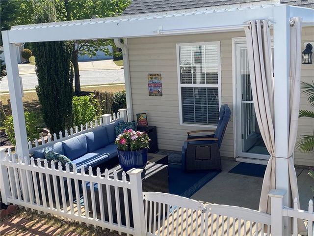 967 Village View Circle, Loganville, GA 30052