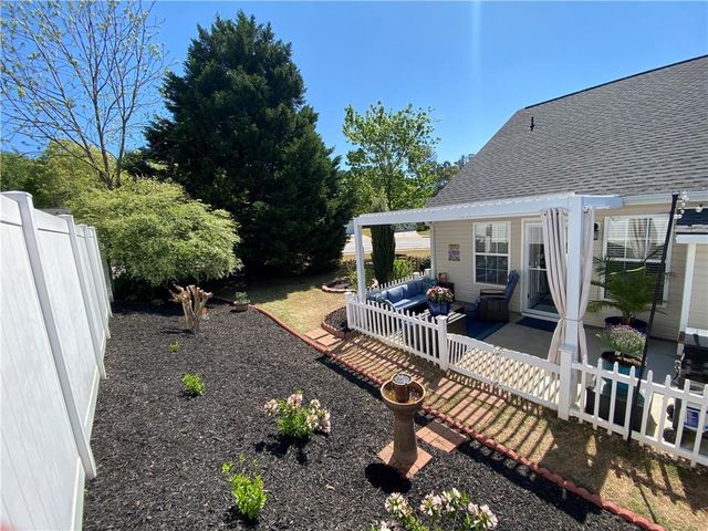 967 Village View Circle, Loganville, GA 30052