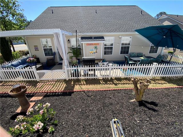 967 Village View Circle, Loganville, GA 30052