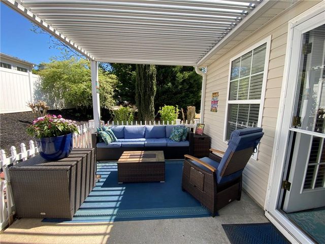 967 Village View Circle, Loganville, GA 30052