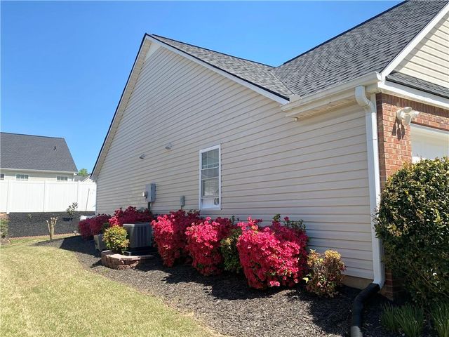 967 Village View Circle, Loganville, GA 30052