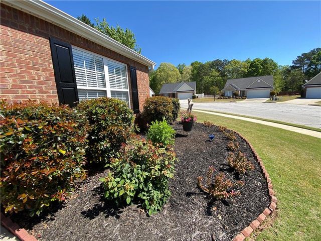 967 Village View Circle, Loganville, GA 30052