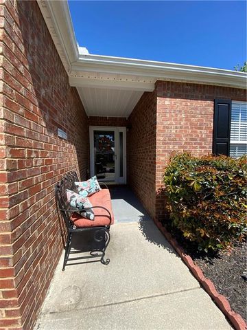 967 Village View Circle, Loganville, GA 30052