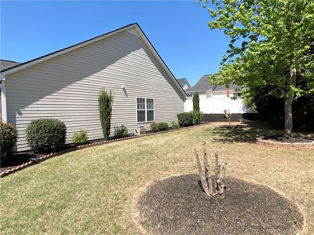 967 Village View Circle, Loganville, GA 30052