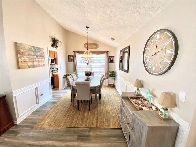 967 Village View Circle, Loganville, GA 30052