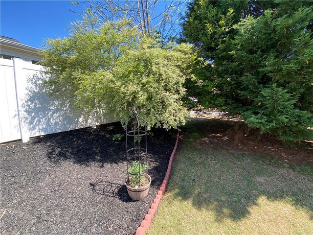 967 Village View Circle, Loganville, GA 30052