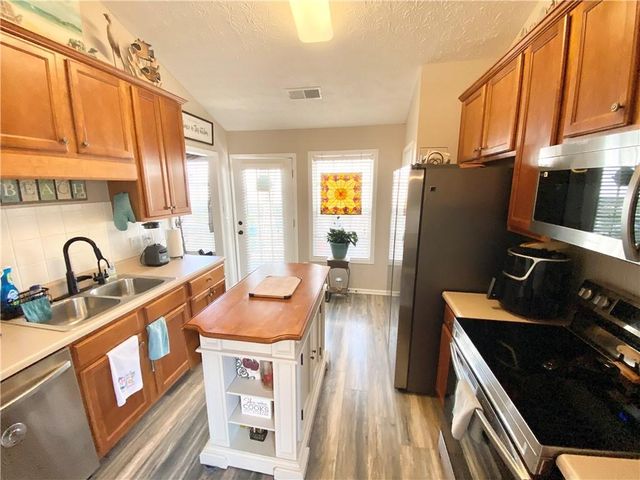 967 Village View Circle, Loganville, GA 30052