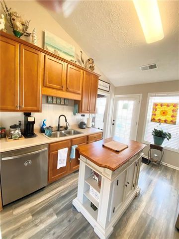 967 Village View Circle, Loganville, GA 30052