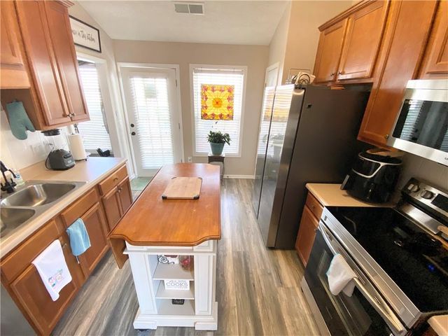 967 Village View Circle, Loganville, GA 30052