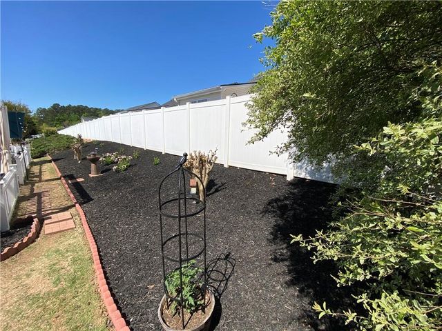 967 Village View Circle, Loganville, GA 30052