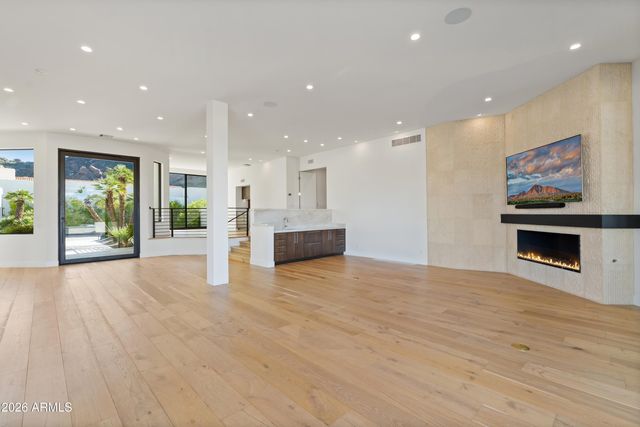 5724 N ECHO CANYON Drive, Phoenix, AZ 85018