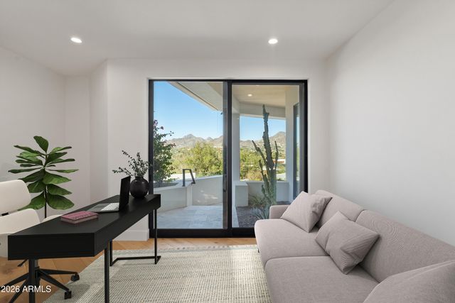 5724 N ECHO CANYON Drive, Phoenix, AZ 85018