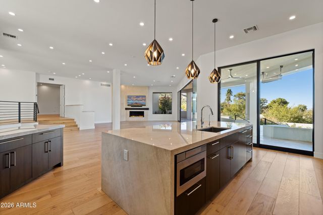 5724 N ECHO CANYON Drive, Phoenix, AZ 85018