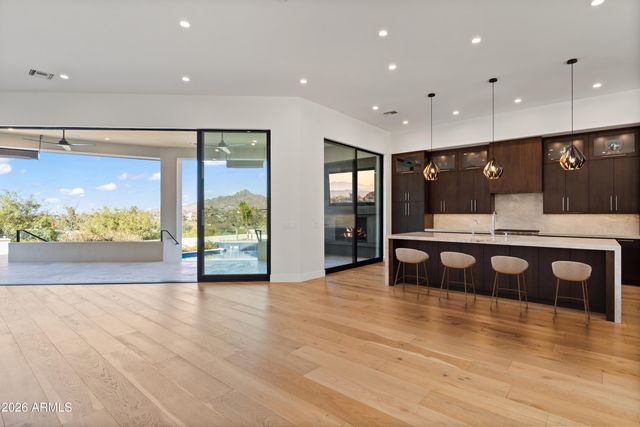 5724 N ECHO CANYON Drive, Phoenix, AZ 85018