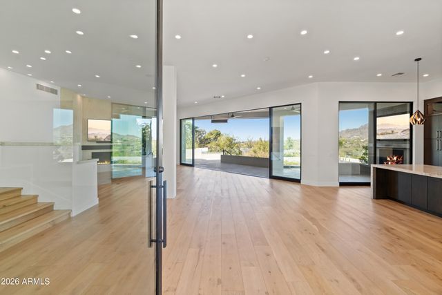 5724 N ECHO CANYON Drive, Phoenix, AZ 85018