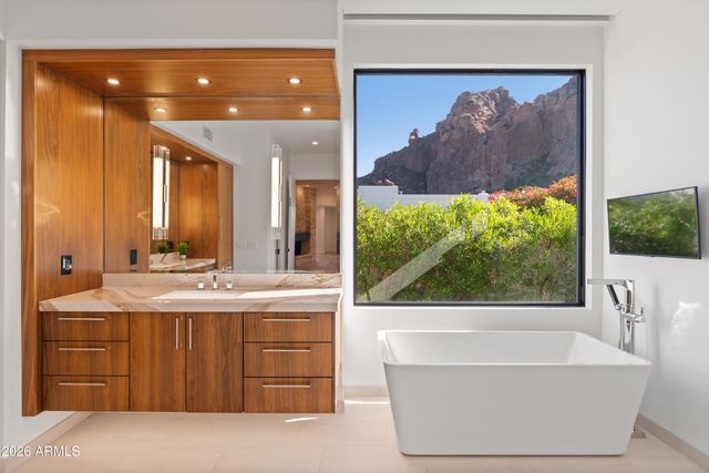 5724 N ECHO CANYON Drive, Phoenix, AZ 85018