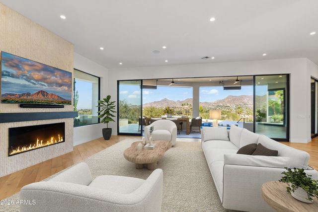 5724 N ECHO CANYON Drive, Phoenix, AZ 85018