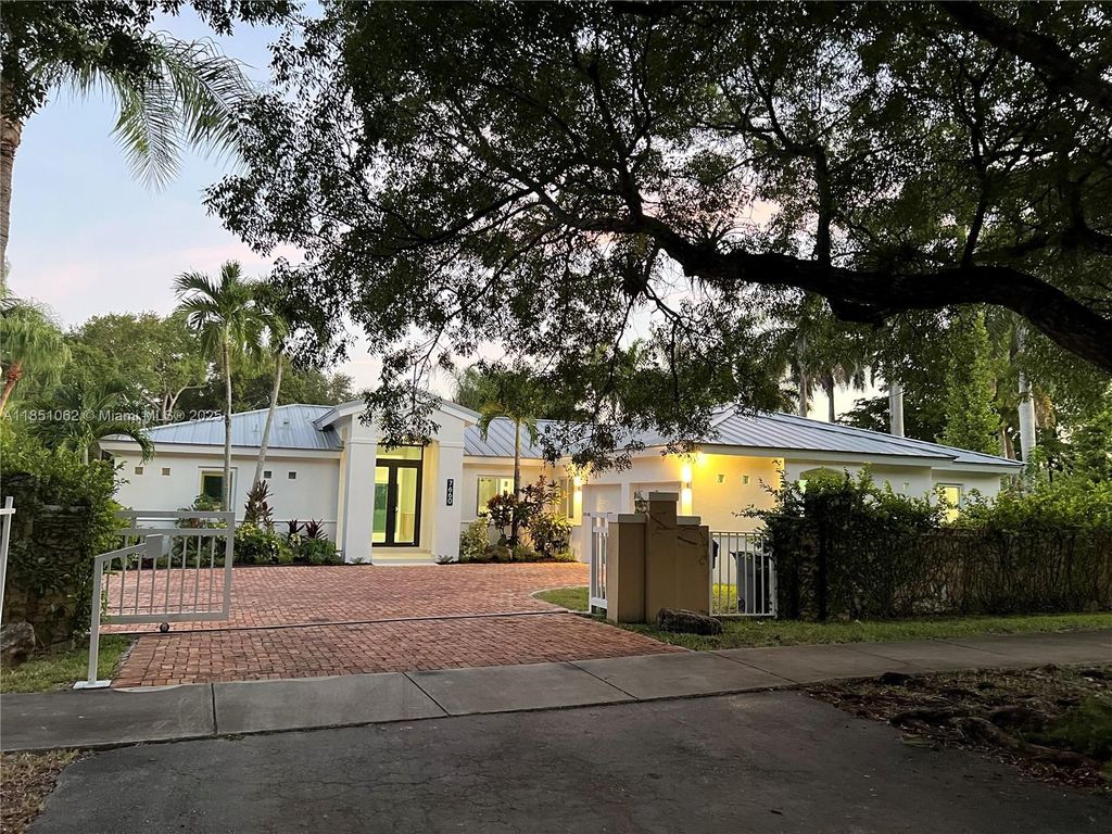 7660 SW 144th St, Palmetto Bay, FL 33158