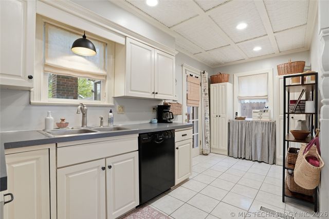 1612 S Newport Avenue, Tulsa, OK 74120