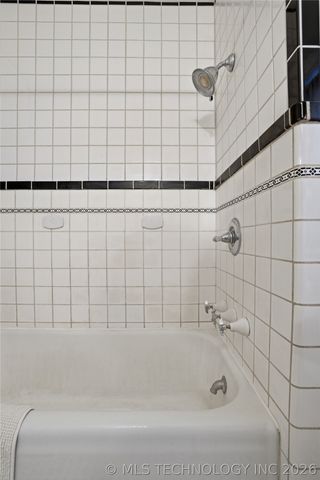 1612 S Newport Avenue, Tulsa, OK 74120