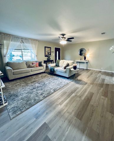 307 E 5th Street, Kaufman, TX 75142