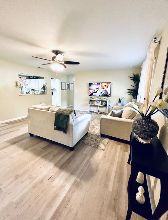 307 E 5th Street, Kaufman, TX 75142