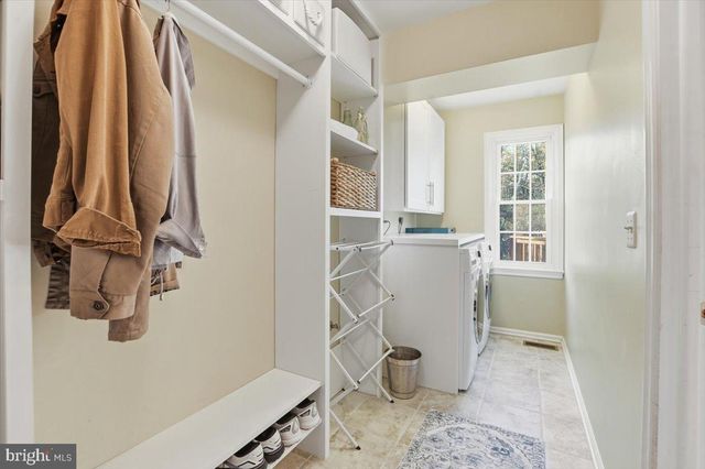 15456 WATERS CREEK DR, Centreville, VA 20120