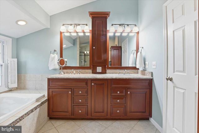 15456 WATERS CREEK DR, Centreville, VA 20120