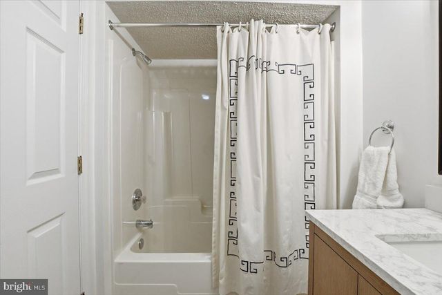 15456 WATERS CREEK DR, Centreville, VA 20120