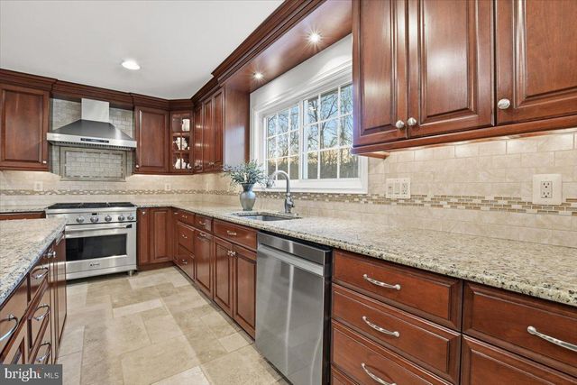 15456 WATERS CREEK DR, Centreville, VA 20120