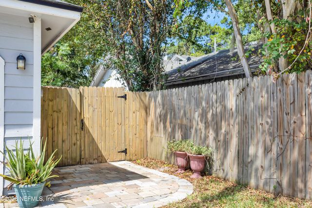 406 CRANES LANDING Court, Jacksonville, FL 32216