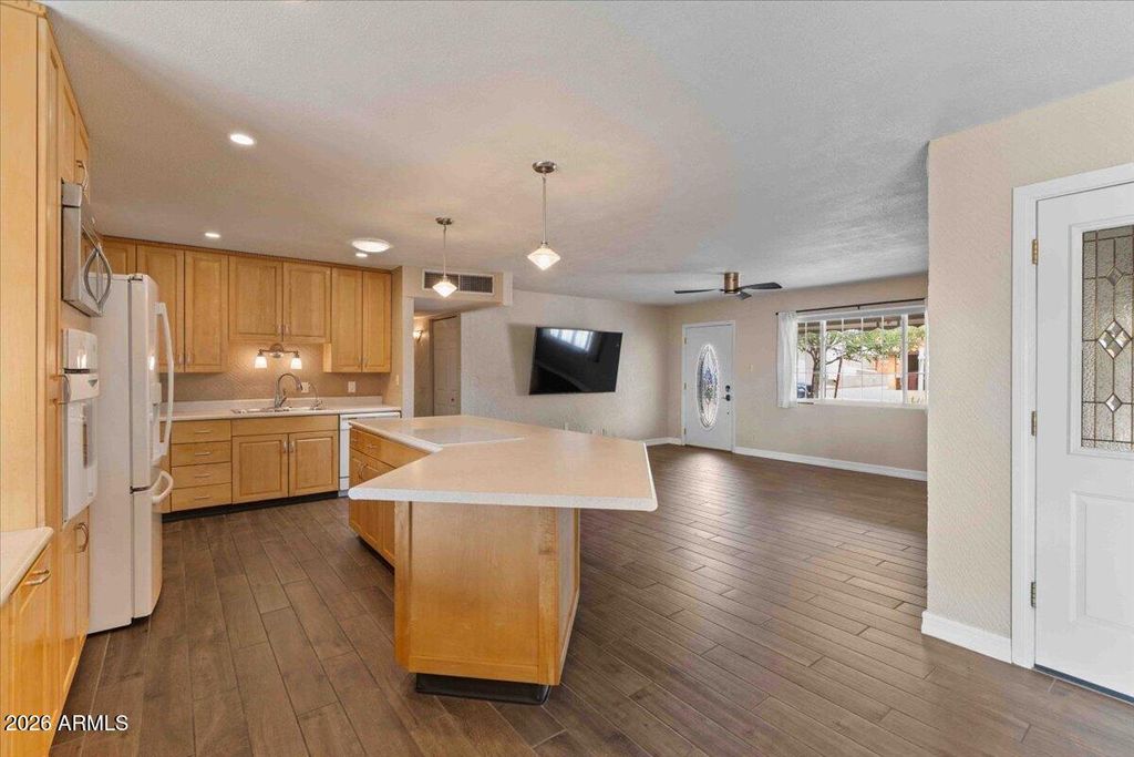 Image 5 of property listing at 6807 E DIAMOND Street, Scottsdale, AZ 85257