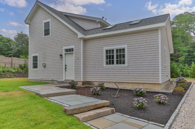 15 Squires Pond Lane, Wellfleet, MA 02667