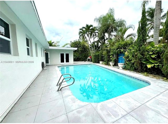 2075 S Hibiscus Dr, North Miami, FL 33181