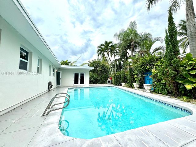 2075 S Hibiscus Dr, North Miami, FL 33181