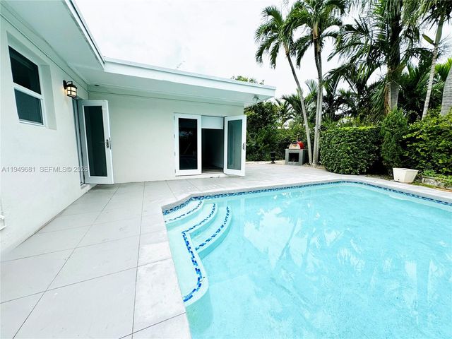 2075 S Hibiscus Dr, North Miami, FL 33181