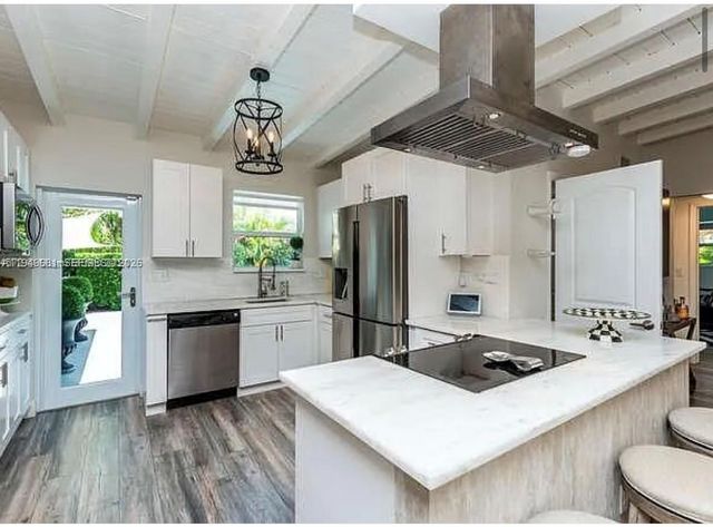 2075 S Hibiscus Dr, North Miami, FL 33181