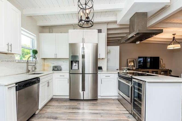 2075 S Hibiscus Dr, North Miami, FL 33181